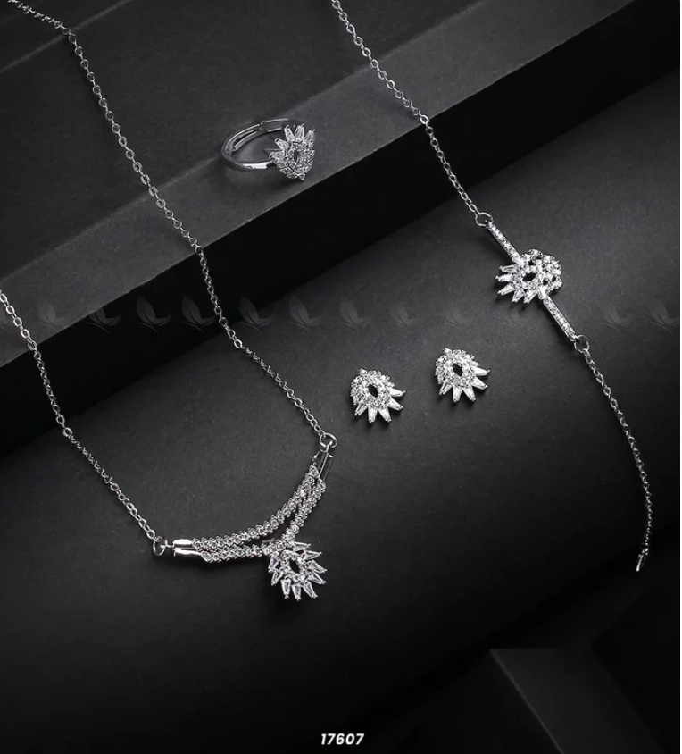 Mirage Necklace Set